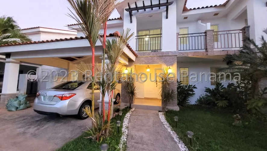 Se Vende Casa en Versalles VLU27-902