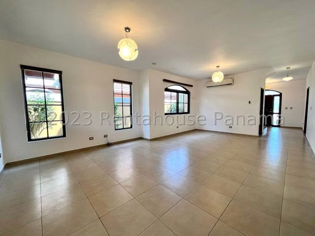 Casa en Venta en Costa Sur 24EPP5776