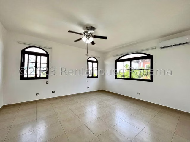 Casa en Venta en Costa Sur 24EPP5776
