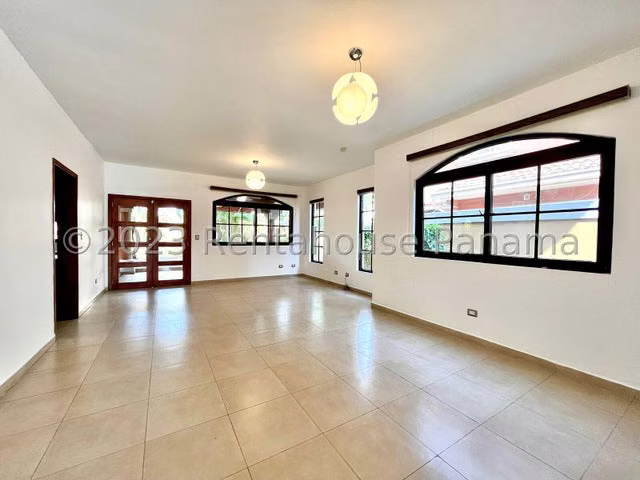 Casa en Venta en Costa Sur 24EPP5776