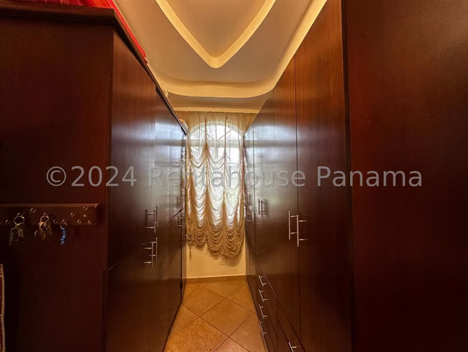 Se Vende Casa en Brisas Del Golf MDV27-1018