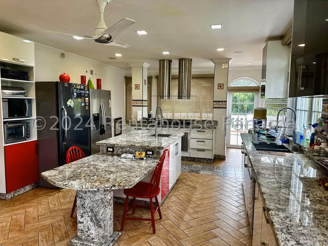 Se Vende Casa en Brisas Del Golf MDV27-1018