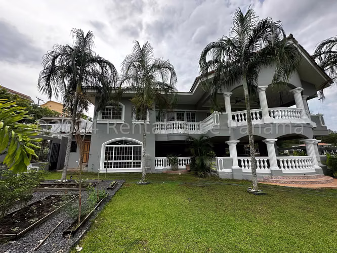 Se Vende Casa en Brisas Del Golf MDV27-1018
