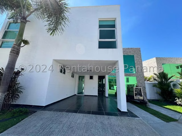 Casa en Venta en Costa Sur 26EPP2777