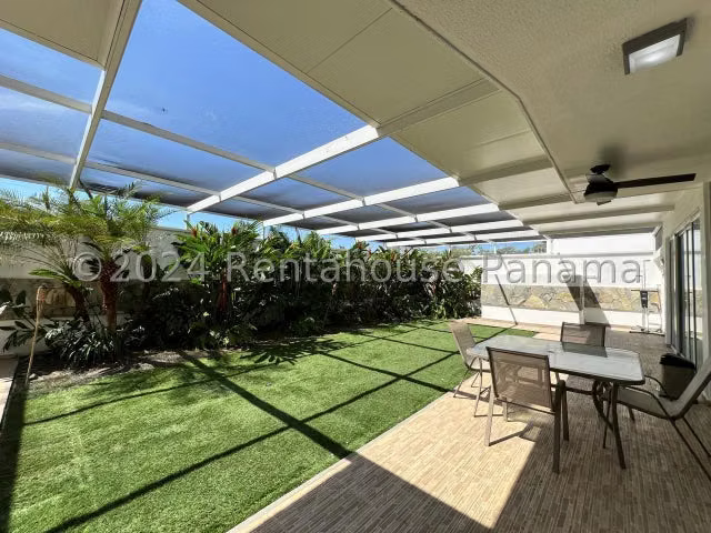 Casa en Venta en Costa Sur 26EPP2777