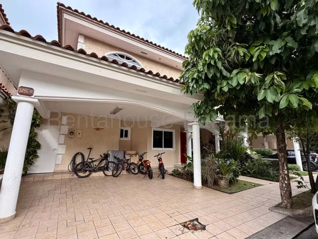 Casa en Venta en Costa del Este 27EPP631