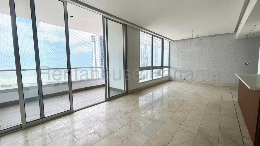 Lujoso Apartamento en Venta en Coco del Mar 27*224Mfk