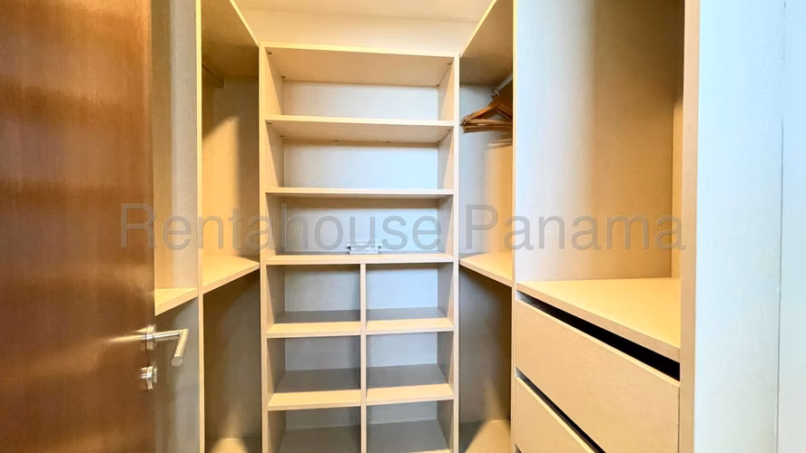 Lujoso Apartamento en Venta en Coco del Mar 27*224Mfk