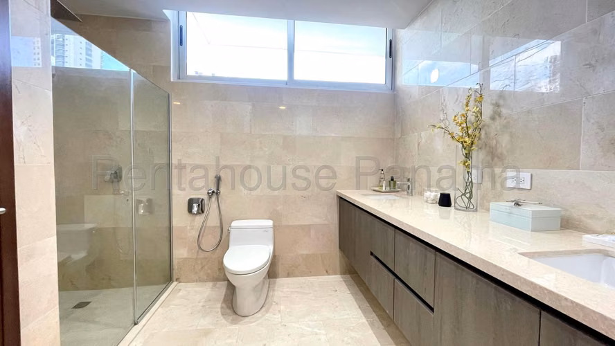 Lujoso Apartamento en Venta en Coco del Mar 27*224Mfk