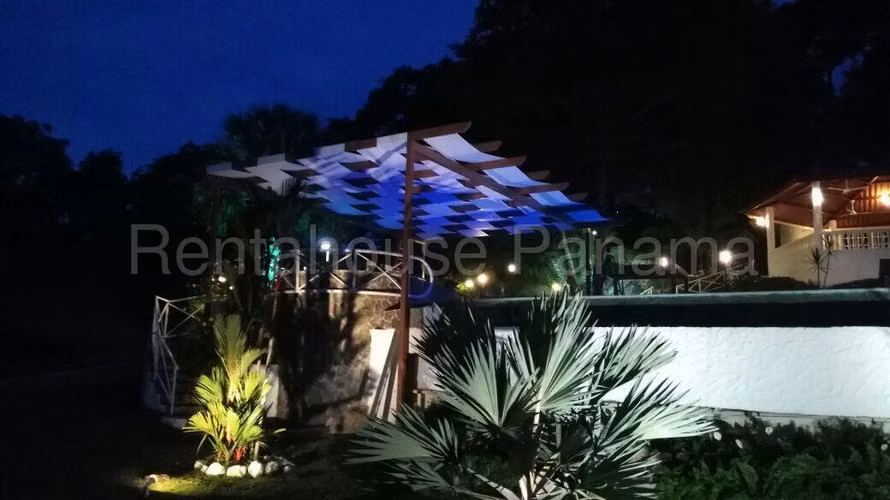 Venta de Casa Rodeado de Naturaleza,Montanas y Arboles en Sajalices 27*1040Mfk