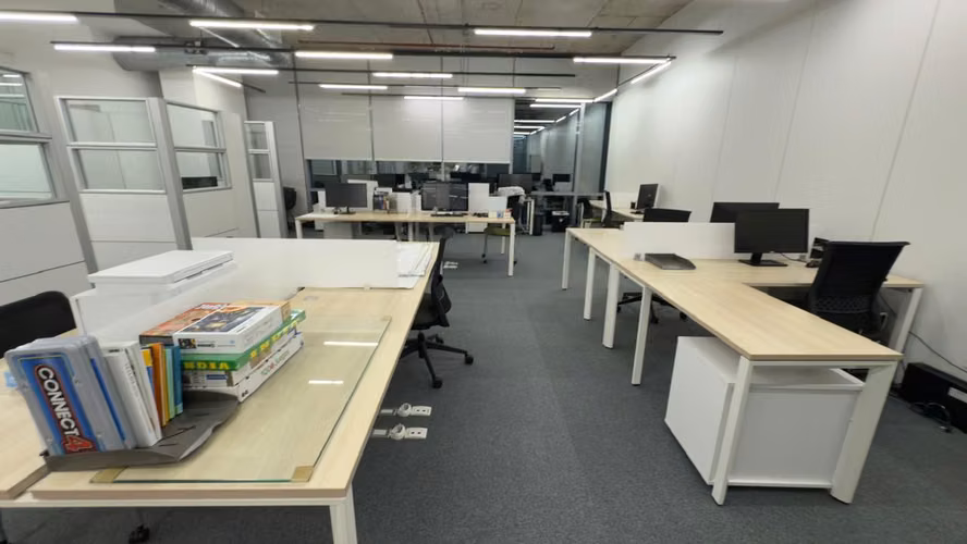 Alquiler de Oficinas Terminadas con divisiones desde 135mts2 - Imagen 4
