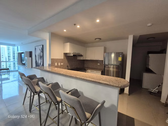ALQUILER DE APARTAMENTO EN PH TOP TOWER - Imagen 4