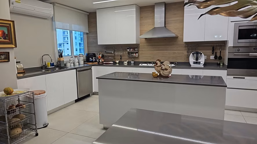 Apartamento en Coco del Mar I con amplio balcón y espectacular vista al mar