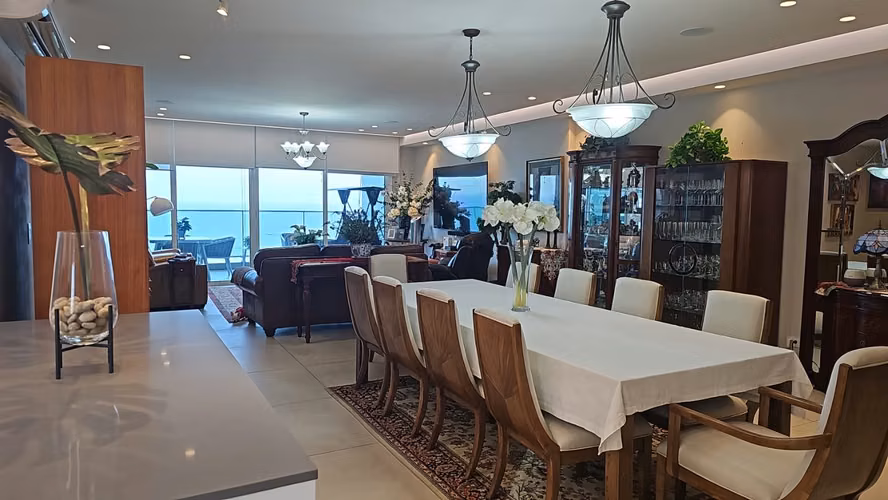 Apartamento en Coco del Mar I con amplio balcón y espectacular vista al mar