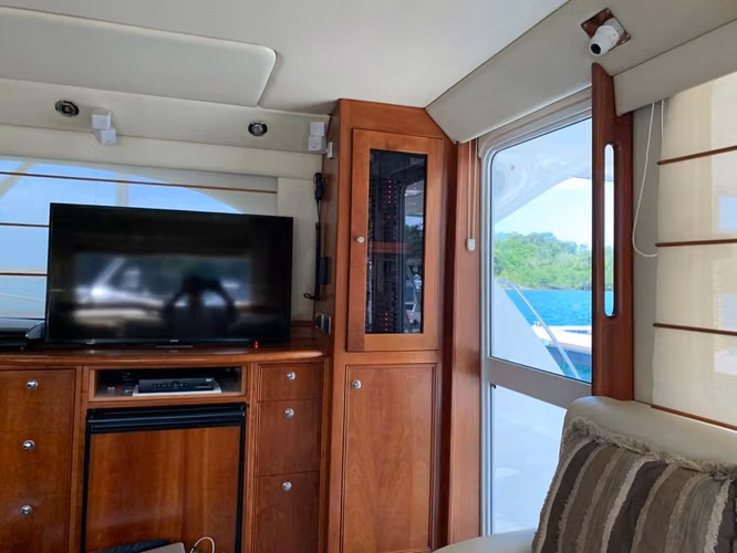 Yate Riviera 51' Modelo 47G2  Fly
