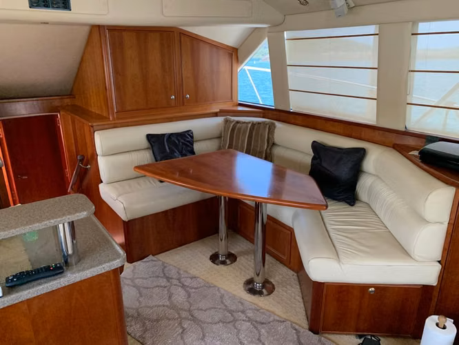 Yate Riviera 51' Modelo 47G2  Fly