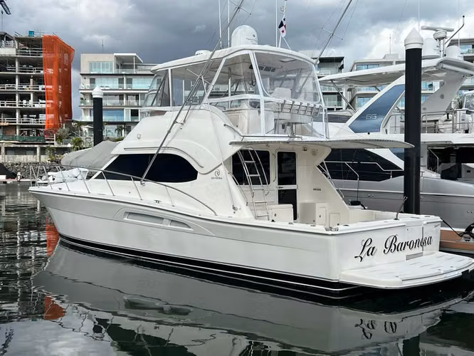 Yate Riviera 51' Modelo 47G2  Fly