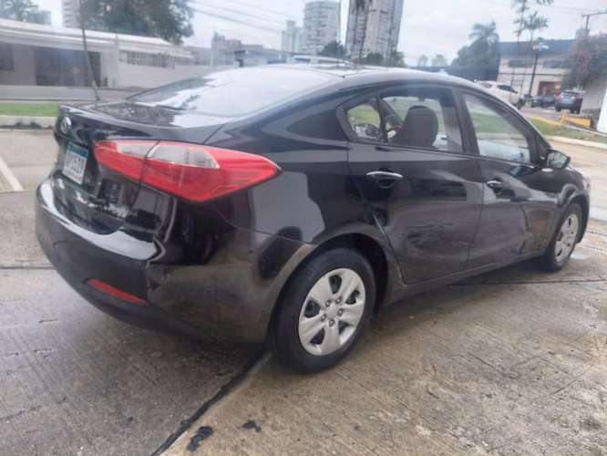 KIA CERATO 2015 AUTOMATICO - Imagen 4