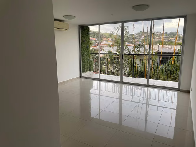 Alquilo apartamento en El Bosque, Tumba Muerto, 3 recamaras, Linea Blanca, 100m2. - Imagen 2