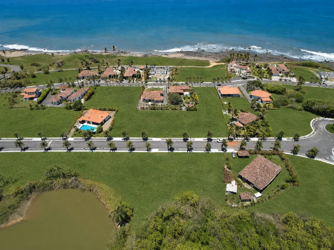 Lote Amplio en Comunidad Privada de Playa-  Pedasí, Panama