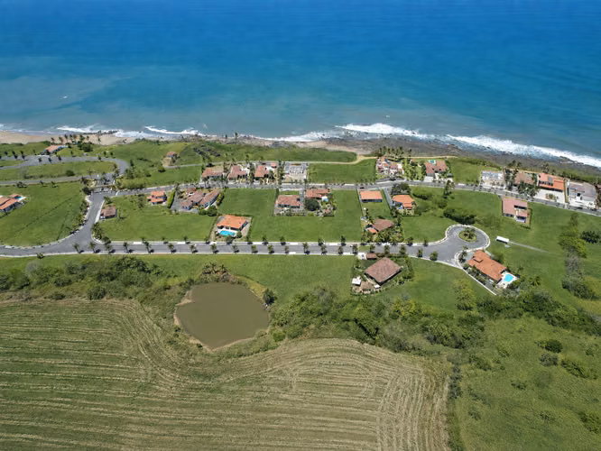 Lote Amplio en Comunidad Privada de Playa-  Pedasí, Panama