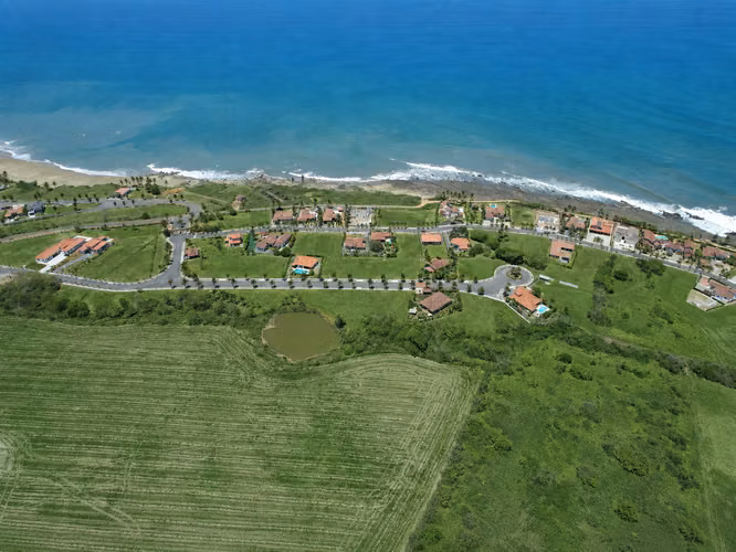 Lote Amplio en Comunidad Privada de Playa-  Pedasí, Panama