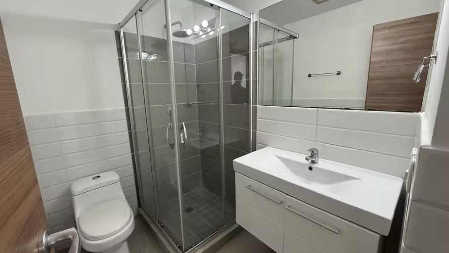 Se alquila Apt amoblado de 1recámaras, 1 baños, 1 parking.