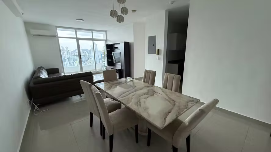 Se alquila Apt amoblado de 3 recámaras, 2 baños, 1 parking, balcón, CBE