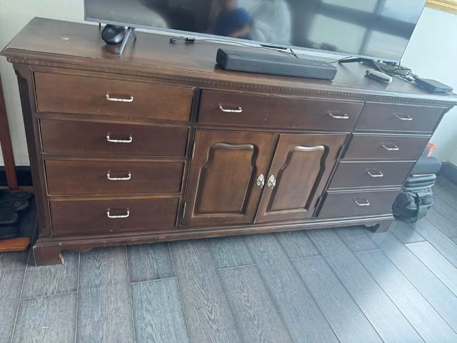 Cómoda de caoba con espejo