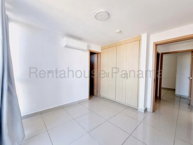 Alquiler de apartamento PH Torres de Castilla Via España - Imagen 5
