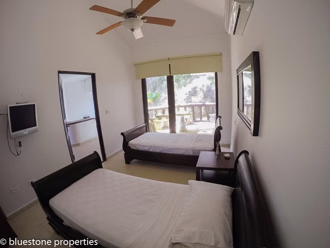 Altos del Maria - Casa de Campo - 3,915mts2 de terreno - 400,000 - Imagen 18