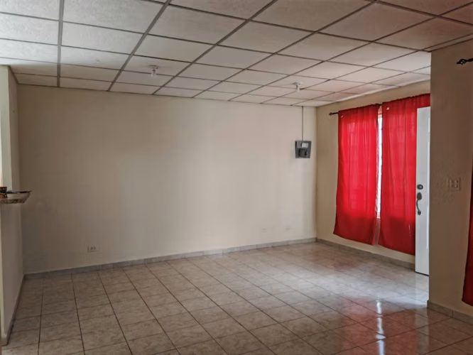 Alquilo cómoda casa en Hacienda Santa Fe de Tocumen - Imagen 3