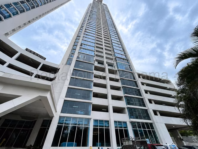 Se Vende Apartamento en Costa del Este LA27-1111