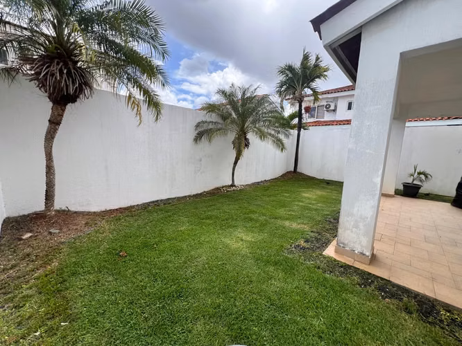 ALQUILER DE CASA EN PH QUINTAS DE VERSALLES - Imagen 9