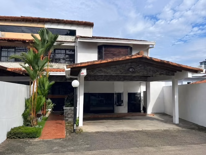 Alquiler de Casa Duplex en Betania, Dos Mares