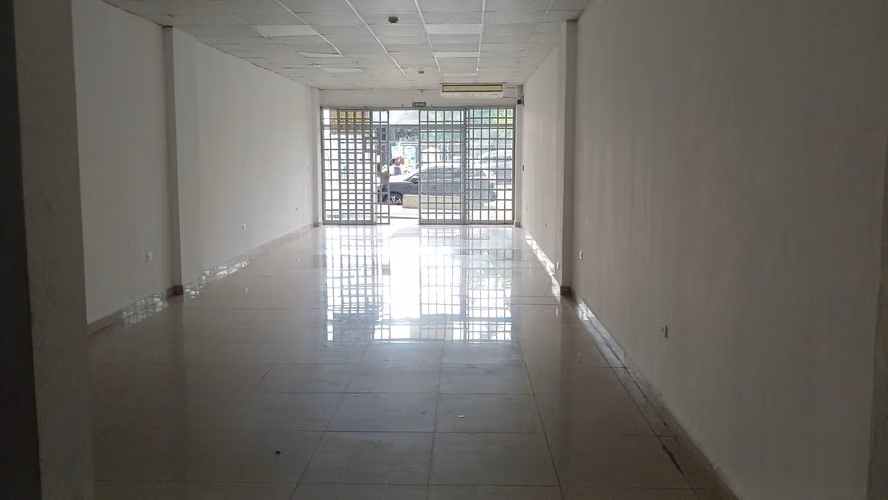 SE ALQUILA LOCAL COMERCIAL - EDIFICIO ARCIA - Imagen 3