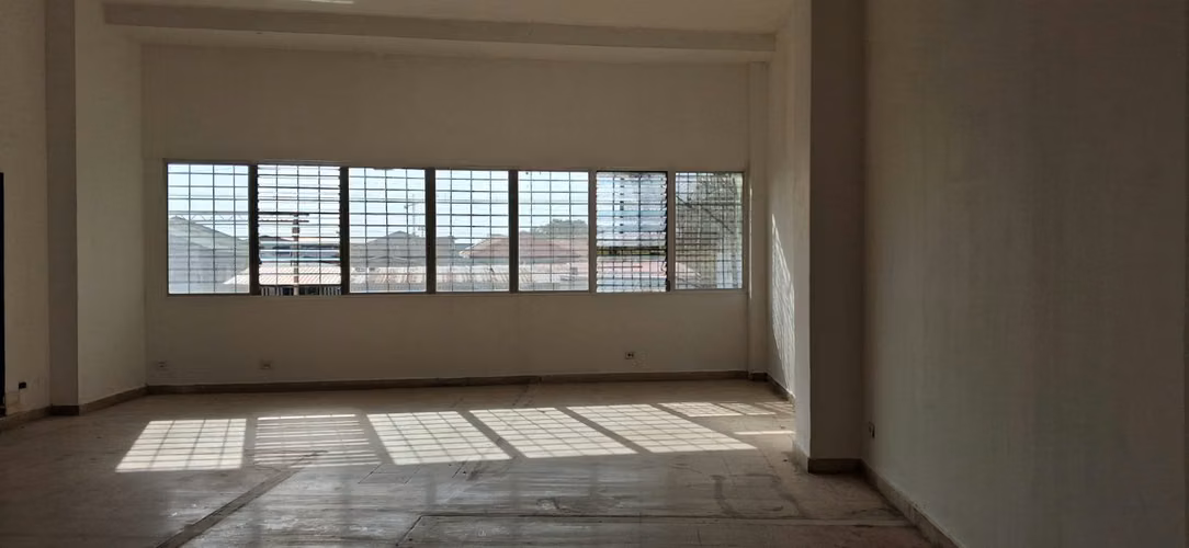 SE ALQUILA LOCAL EN CALIDONIA  -EDIFICIO DIGNA