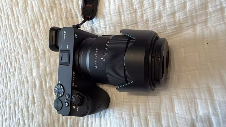 Sony Alpha a6600 + lente 18-135mm