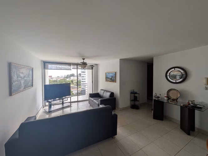 Apartamento en Via Transistmica I con 2 parkings y balcón - Imagen 4