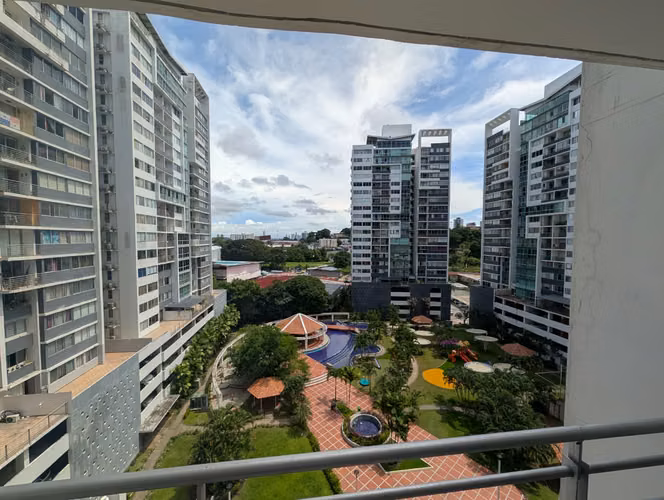 Apartamento en Via Transistmica I con 2 parkings y balcón - Imagen 2