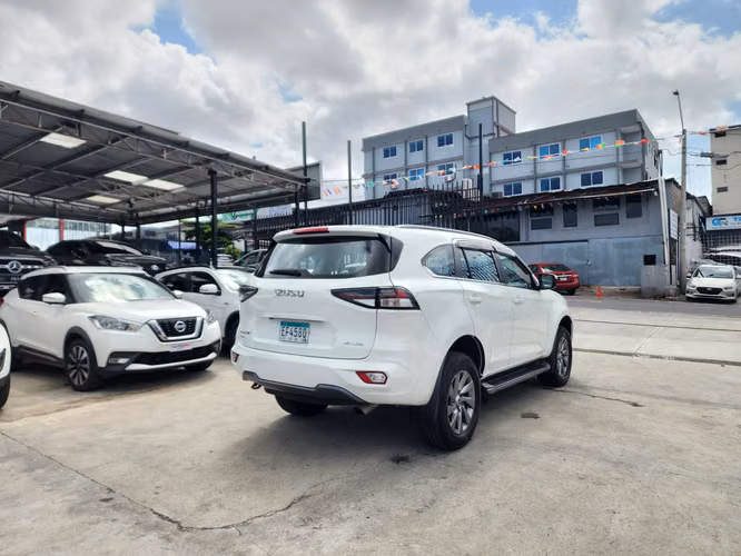 Isuzu Mux 2023 - Imagen 4