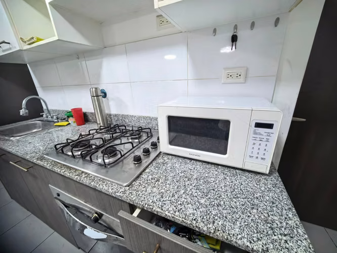 Se alquila apartamento amoblado de 2 Recamaras en el Bosque - Imagen 3