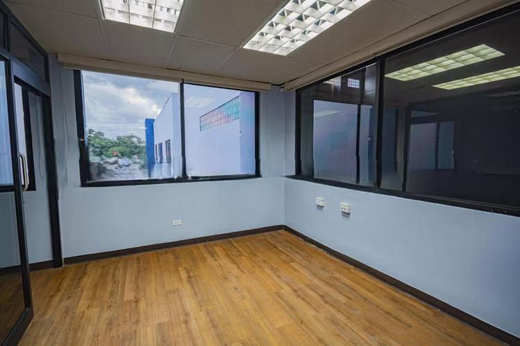 VENTA DE GALERA EN COSTA DEL ESTE CON EDIFICIO CORPORATIVO - Imagen 8