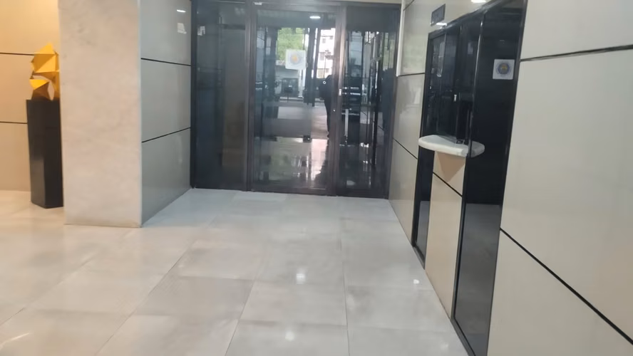 VENTA Oficina de 85m2 en Área Bancaria AMD - Imagen 10