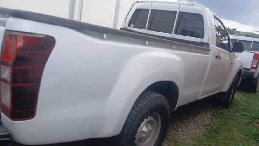 PICK UP ISUZU DE SEGUNDO NO OPERATIVO - Imagen 5
