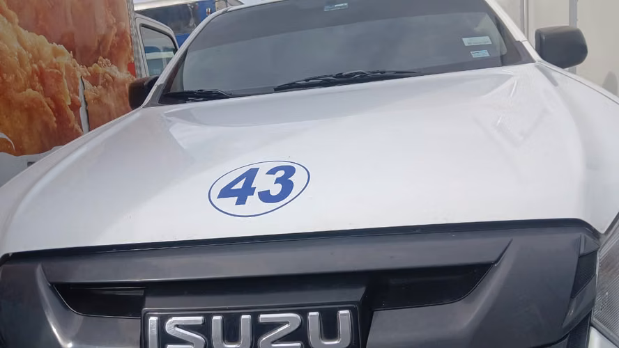 PICK UP ISUZU DE SEGUNDO NO OPERATIVO - Imagen 6