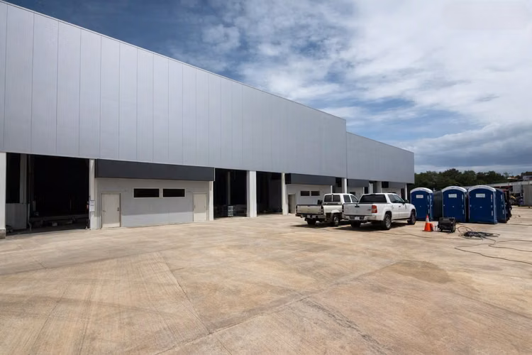 WAREHOUSE IN CLOSED COMPLEX JUAN DIAZ 2 LEVELS 24 HRS SECURITY VV