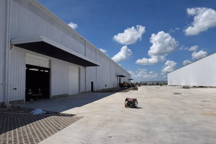 WAREHOUSE IN CLOSED COMPLEX JUAN DIAZ 2 LEVELS 24 HRS SECURITY VV.