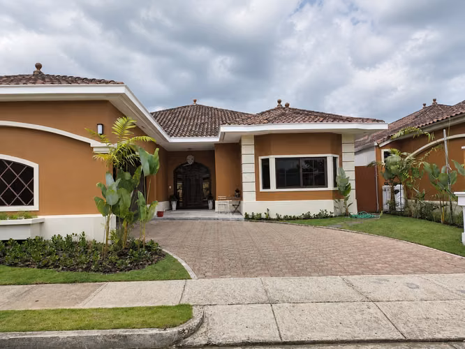 Casa remodelada con piscina en Sunset Coast, Costa Sur | 340 m² | US$3,750 - Imagen 2