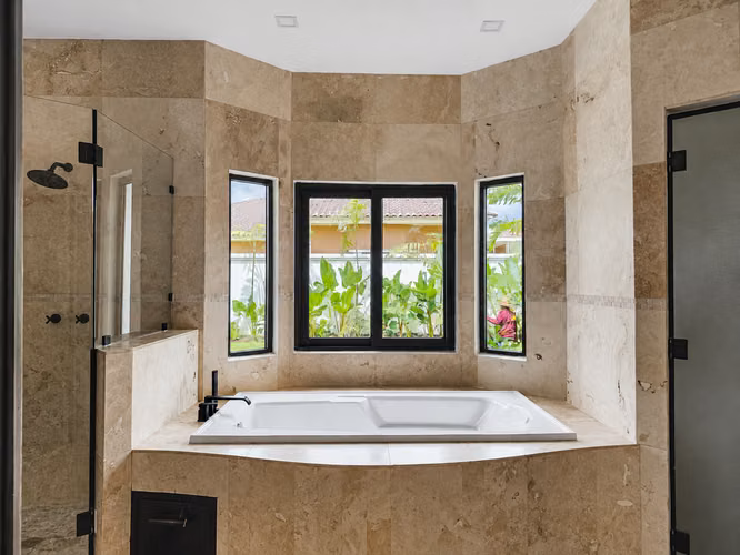 Casa remodelada con piscina en Sunset Coast, Costa Sur | 340 m² | US$3,750 - Imagen 13